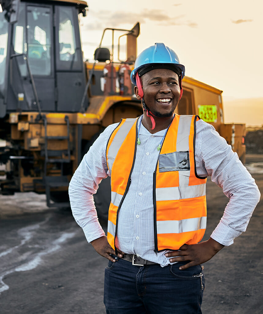 Lachender Vorarbeiter auf Baustelle