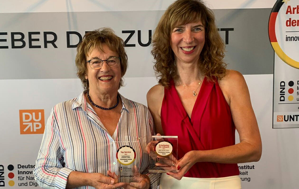 Brigitte Zypries und Reinhild Fürstenberg bei der Verleihung "Arbeitgeber der Zukunft und Top Service"