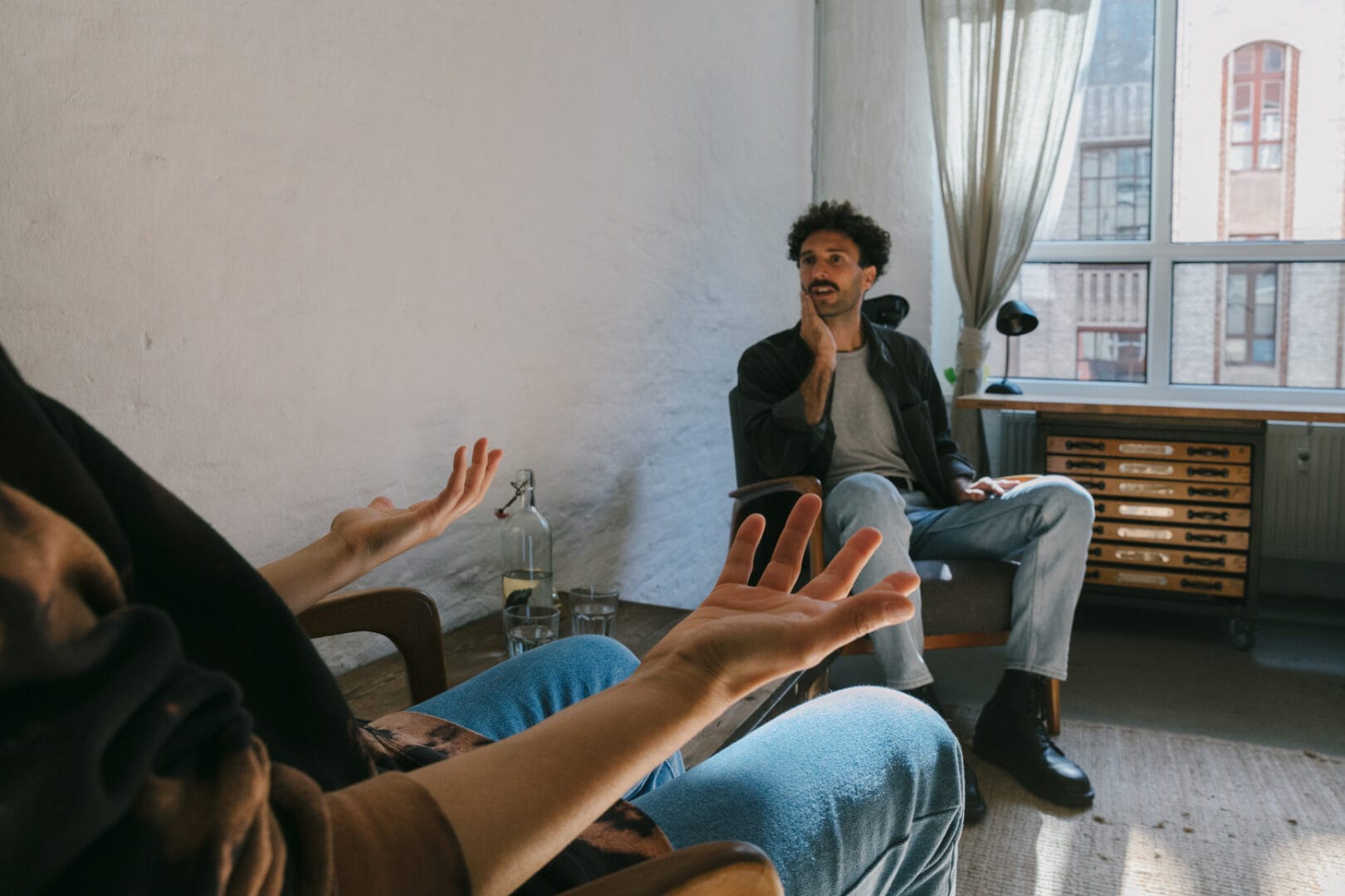 Ernste Gesprächssituation